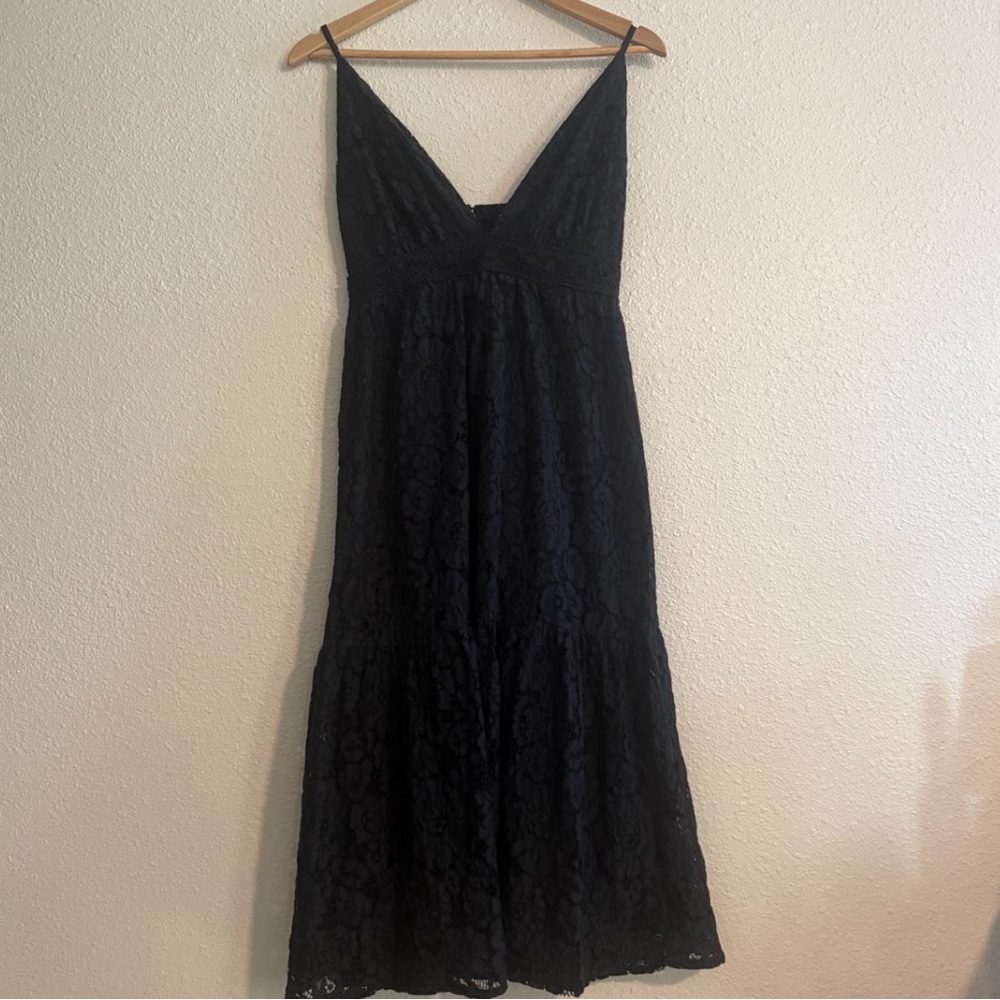 Lulu’s Lace Tiered Midi Dress - Picture 2 of 6